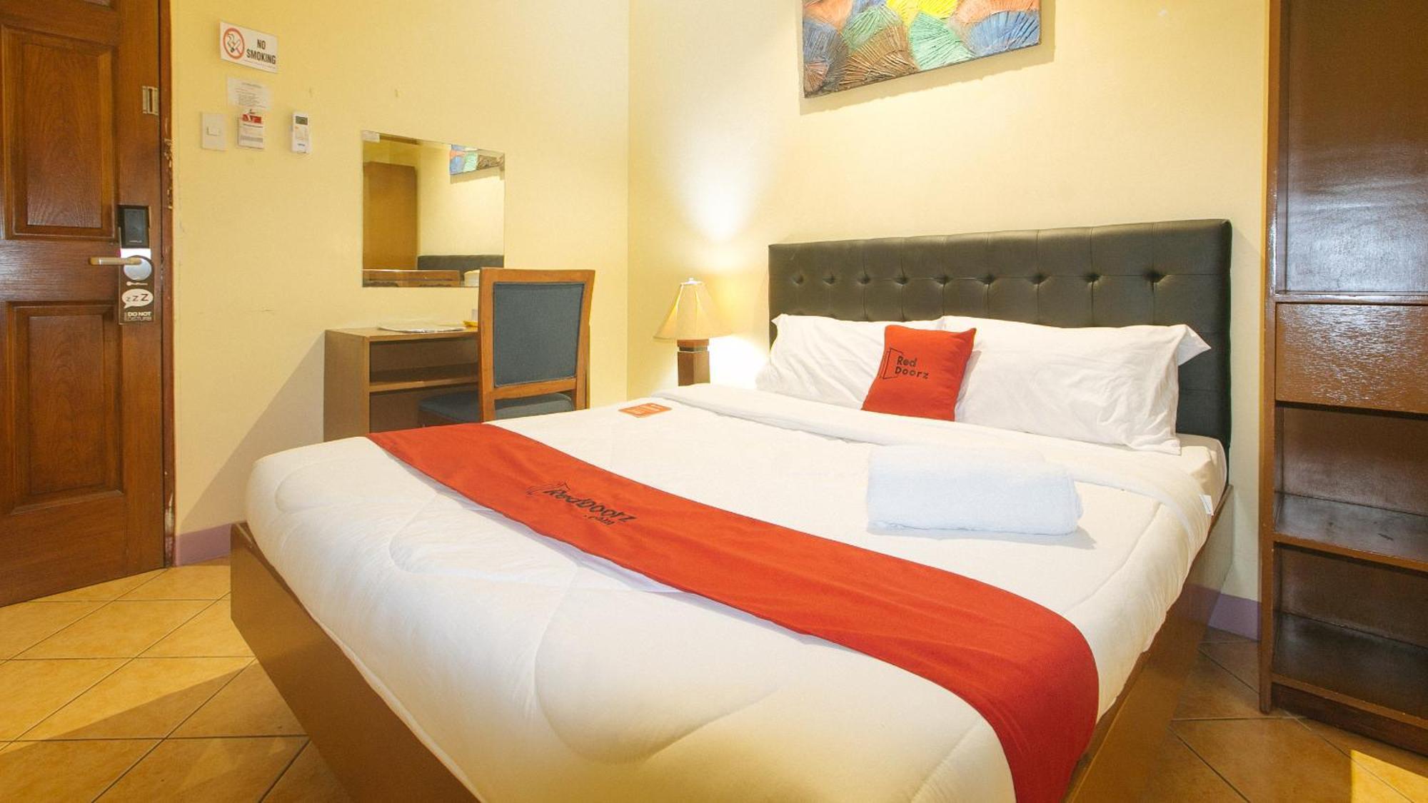 Reddoorz At Comfy Inn Ermita Manila Exterior photo
