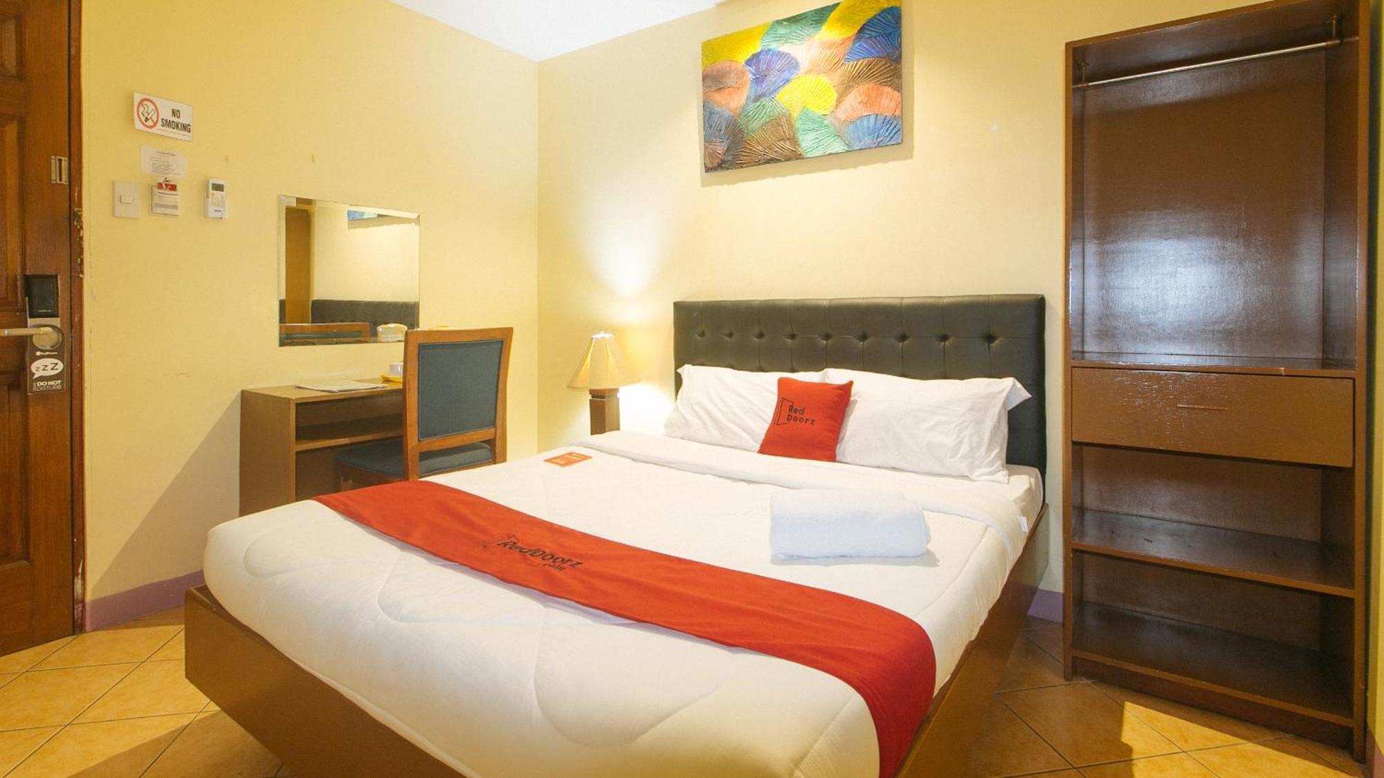 Reddoorz At Comfy Inn Ermita Manila Exterior photo