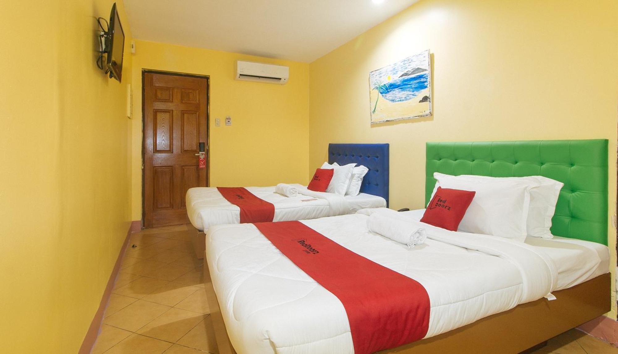 Reddoorz At Comfy Inn Ermita Manila Exterior photo
