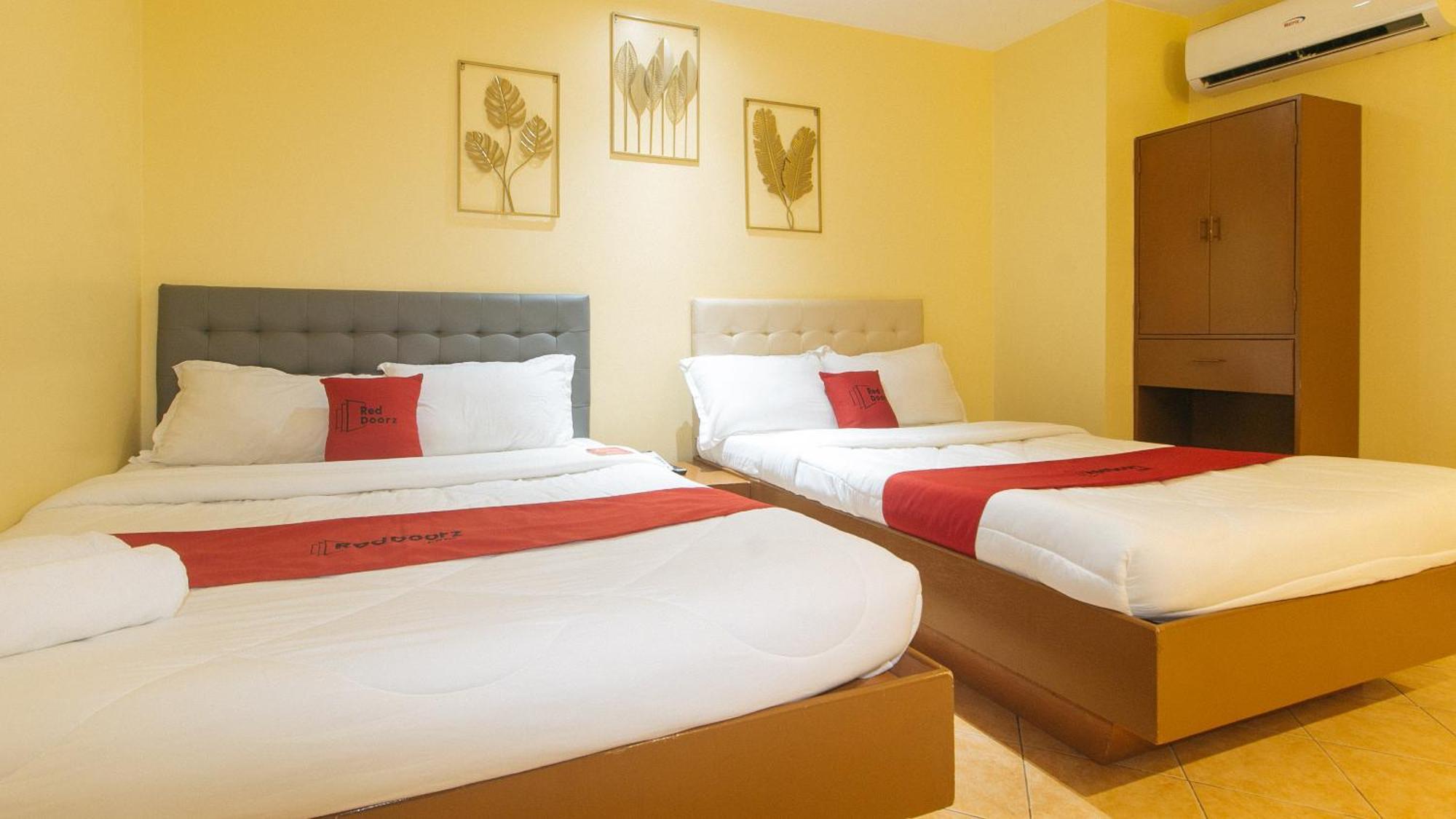Reddoorz At Comfy Inn Ermita Manila Exterior photo