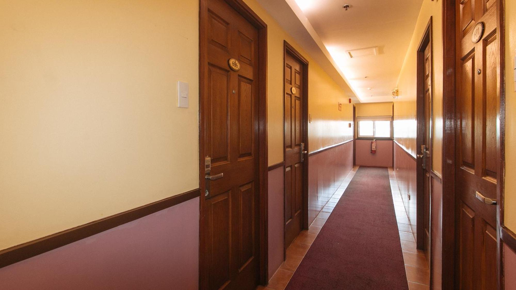 Reddoorz At Comfy Inn Ermita Manila Exterior photo